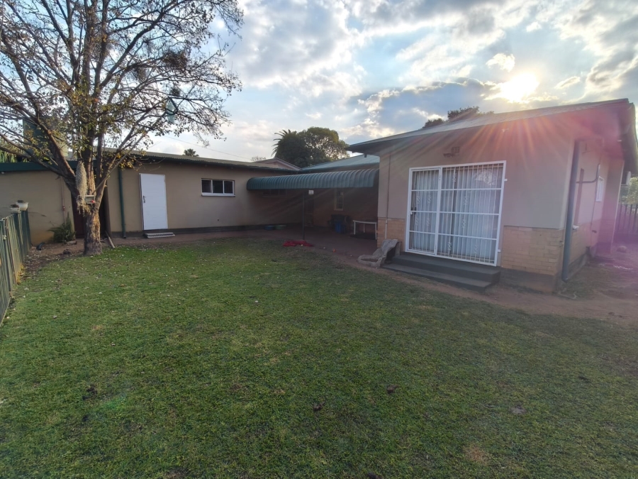 4 Bedroom Property for Sale in Oos Einde North West